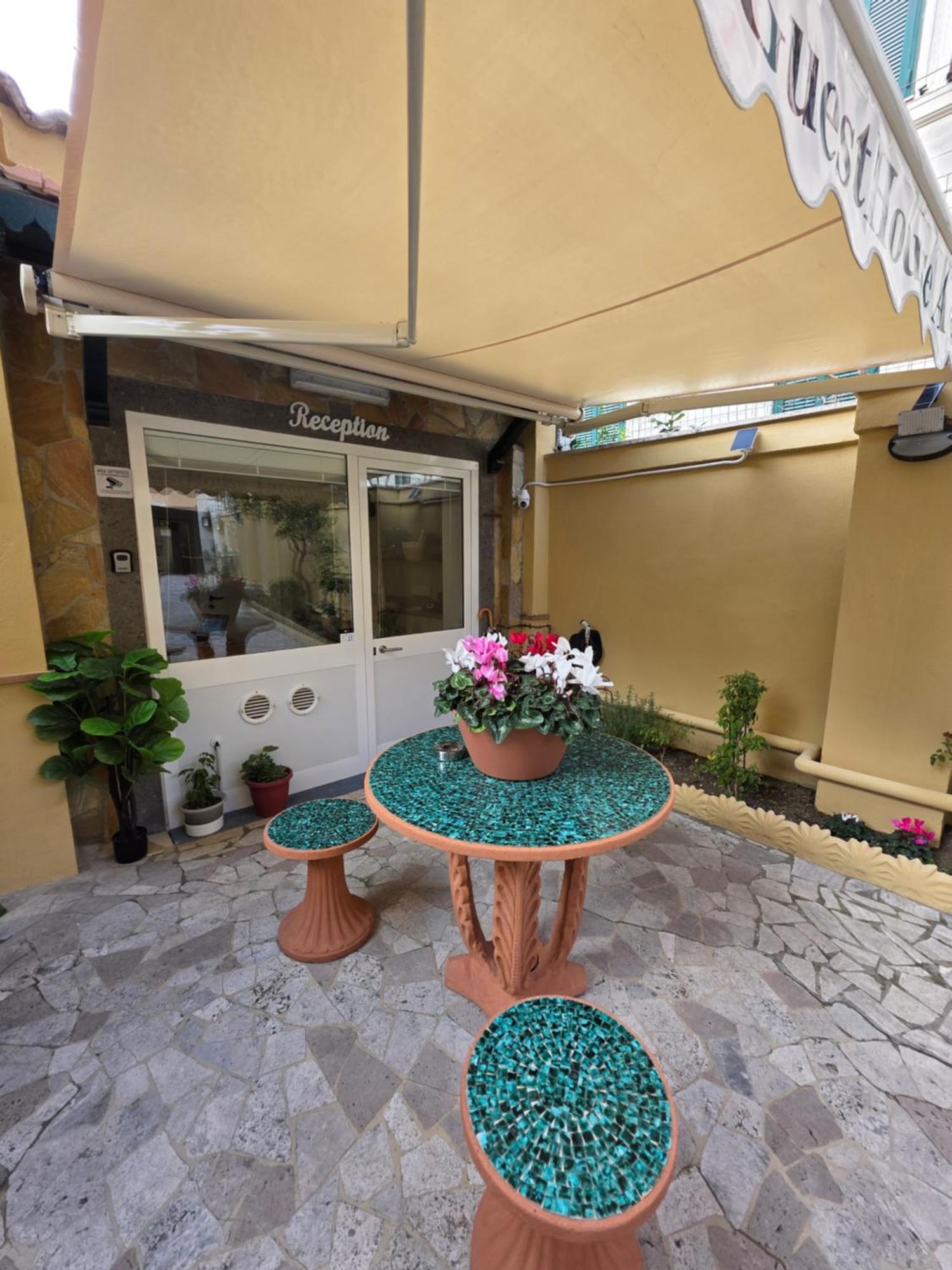 Guesthouse Aurora A.E. Рим Екстериор снимка