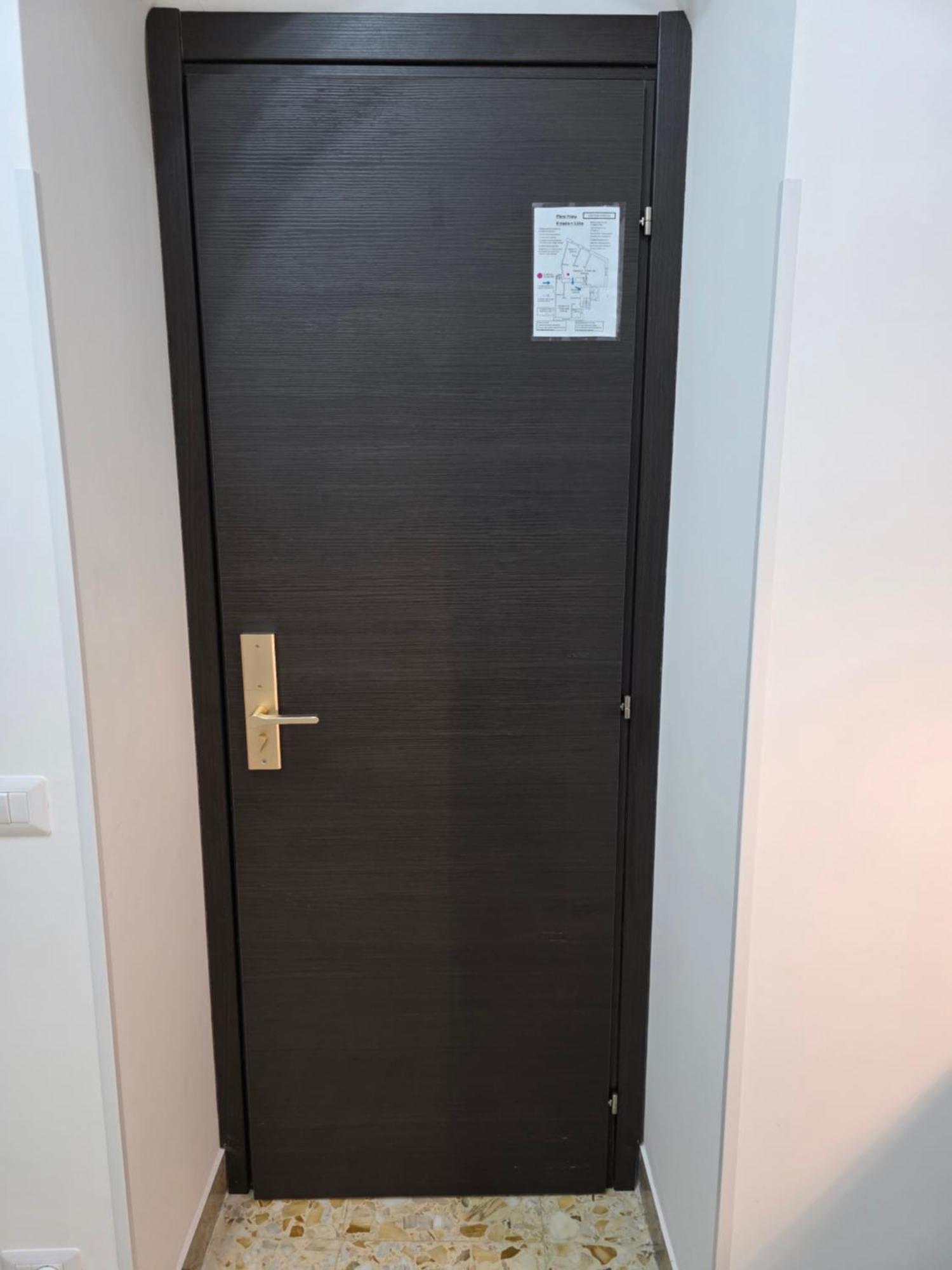 Guesthouse Aurora A.E. Рим Екстериор снимка